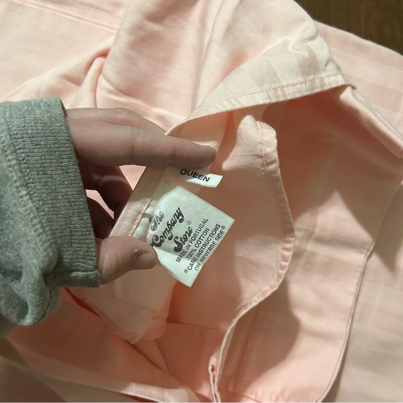 The Company Store queen flat sheet - Picture 3 of 3